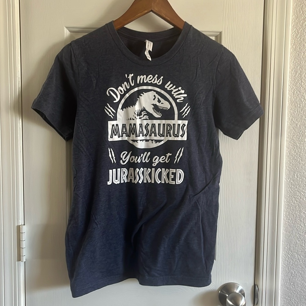 Small mom dinosaur shirt